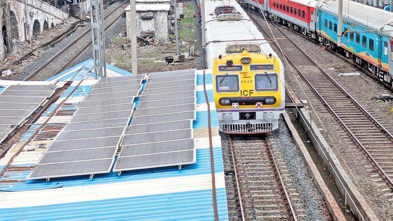 Mumbai: Western Railway powers 25 stations with solar energy Solar panels installed atop the platform roof at Matunga Road station. The rooftop installation is part of Western Railway’s solar power network across 25 stations and railway buildings. Pics/Rajendra B Aklekar