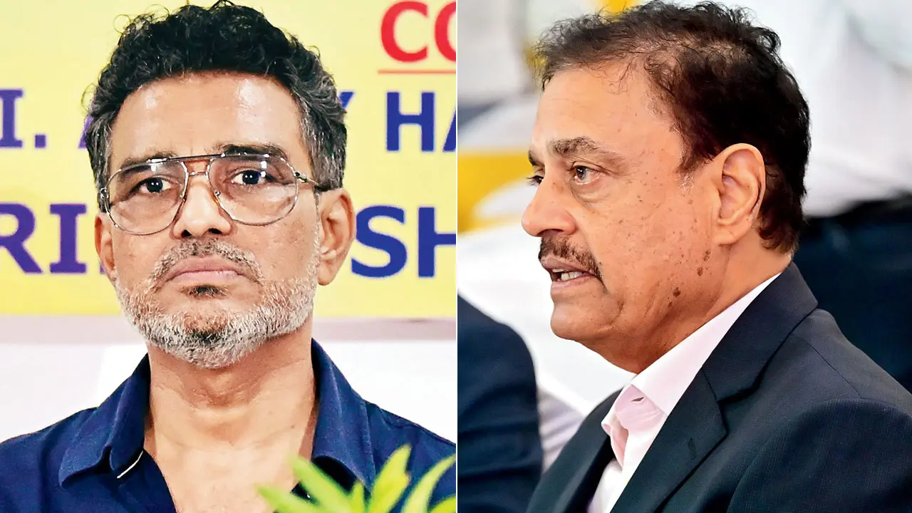 Sanjay Manjrekar; (right) Dilip Vengsarkar during the book launch at MCA-BKC Club on Wednesday. Pics/Shadab Khan