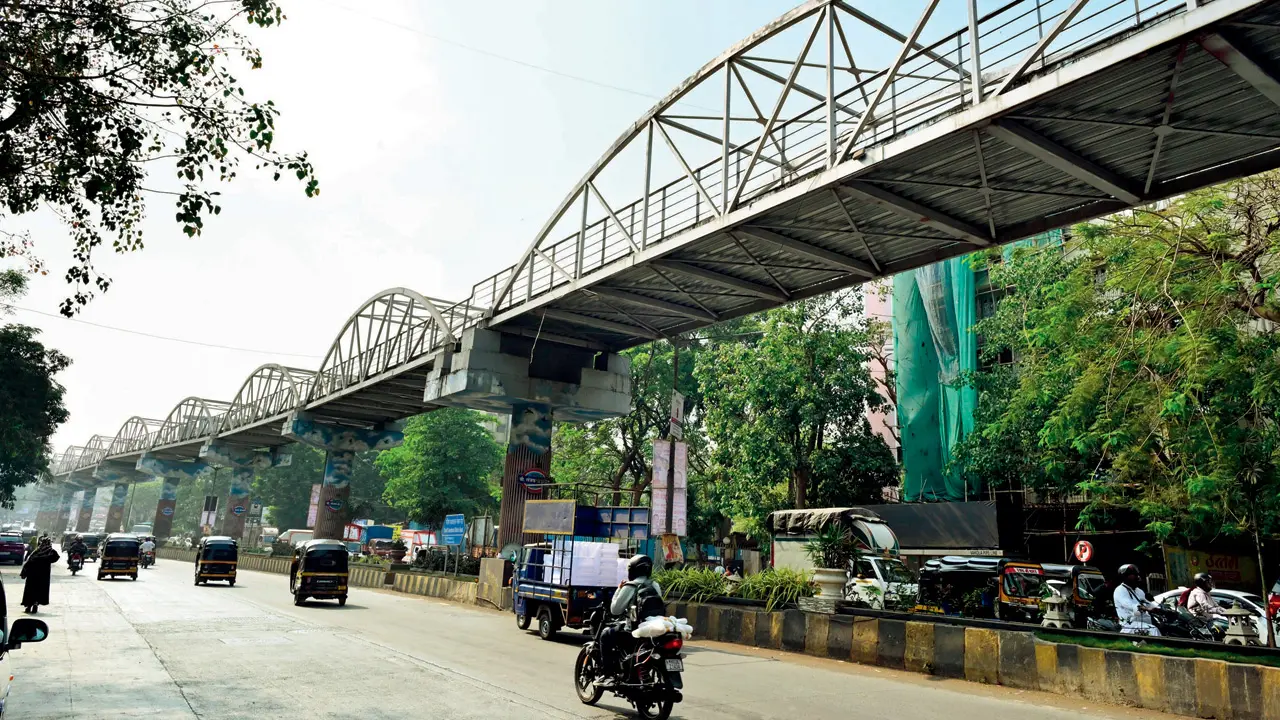 The Santacruz skywalk, which connects the Western Express Highway to the junction of St Anthony’s Church. FILE PICS/SHADAB KHAN