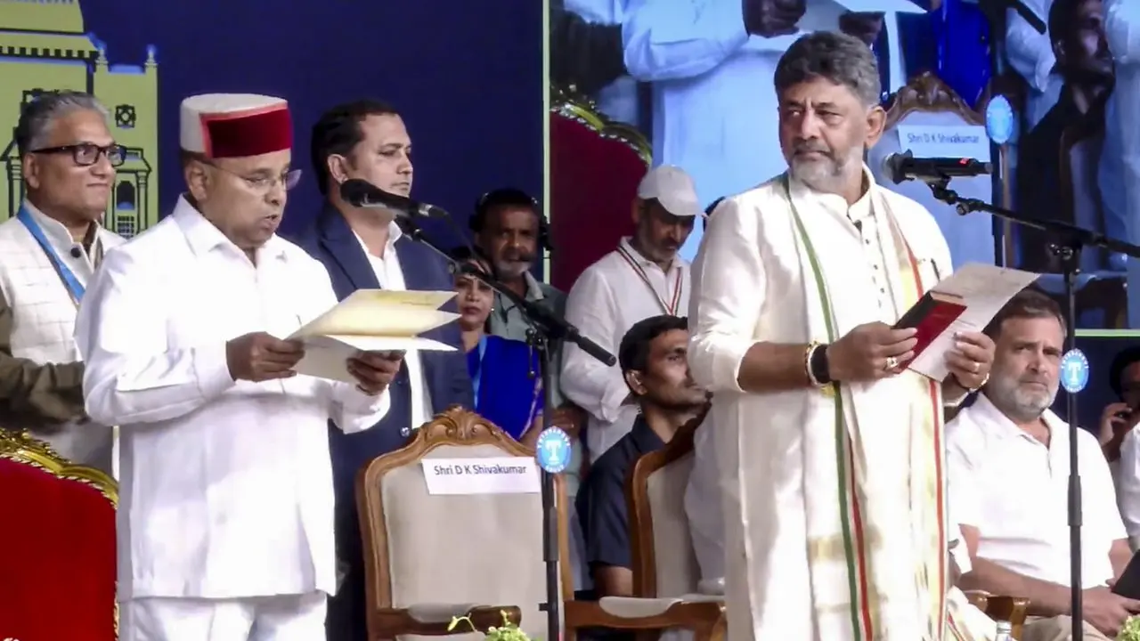 Karnataka Governor Thaawarchand Gehlot (left) administers the oath to state CM-designate DK Shivakumar during the swearing-in ceremony of the new state government, in Bengaluru. PIC/PTI 