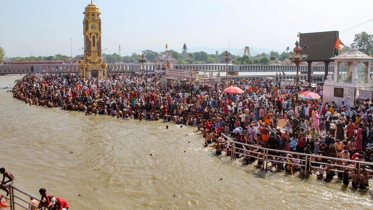 In Photos: Devotees observe Somvati Amavasya with prayers and holy dips Pic/PTI