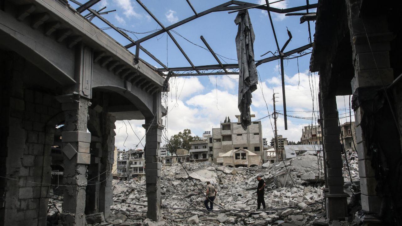 "The army command emphasises the need for residents to delay returning to southern border villages and towns, and to adhere to instructions of the deployed army units, in order to safeguard their safety from the risk of Israeli violations and attacks," a statement said