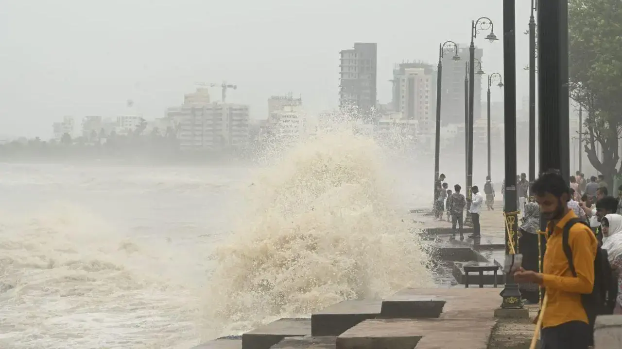 BMC has urged residents to exercise caution during high-tide periods and avoid visiting beaches, promenades and other coastal areas when advisories are in force. Representational pic