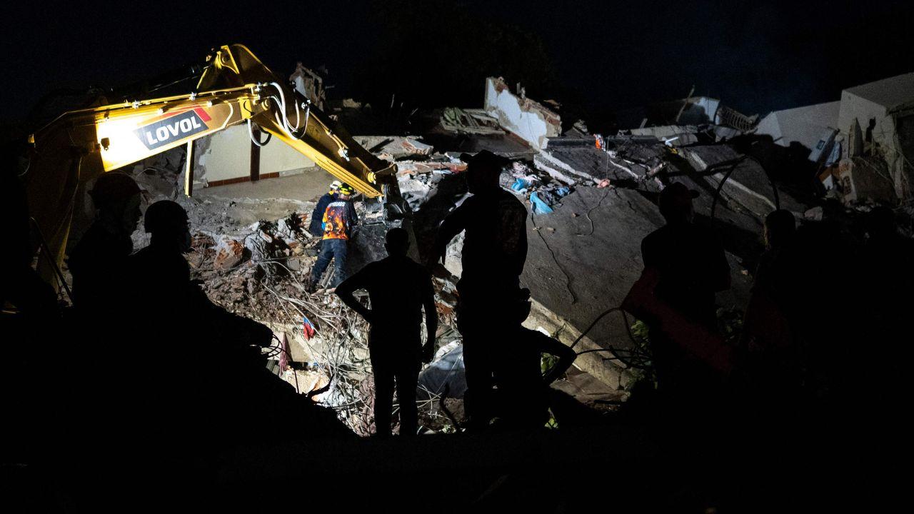 Residents, however, say government rescue teams remain insufficient compared to the scale of destruction.