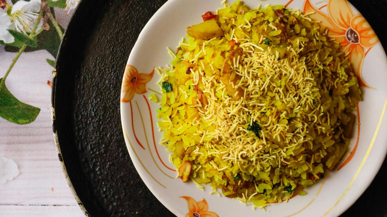World Poha Day 2026: Chef attempts world record, cooks 3,000 kg of 'tarri poha' in Nagpur Every year, World Poha Day is observed on June 7. Photo Courtesy: File pic