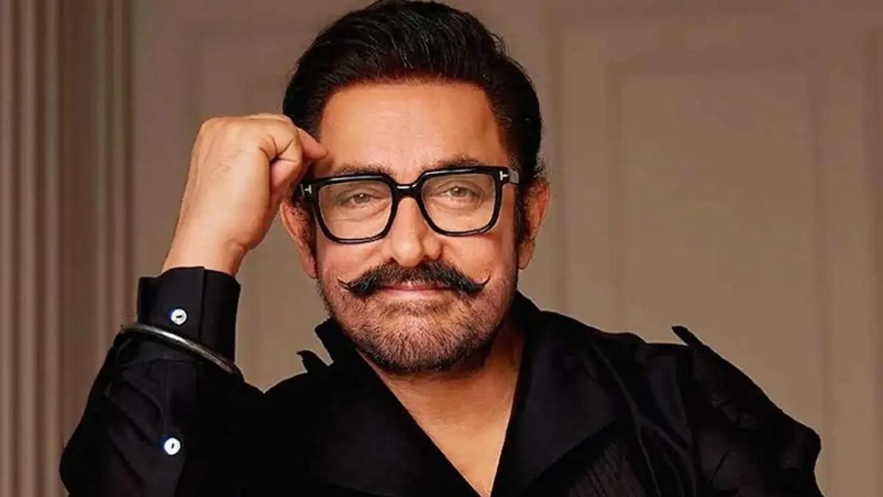 Aamir Khan - Darr
While speaking at a press conference of of PVR-INOX's Aamir Khan: Cinema Ka Jadugar, the actor shared,&nbsp;"I was doing a film called 'Darr' but I didn't do it. That was for other reasons. Not for creative reasons. I feel whatever happened happened for the better. Even today, I feel Shah Rukh suited slightly better the 'sur' (note) that Yash ji had visualised for the character.
&nbsp;