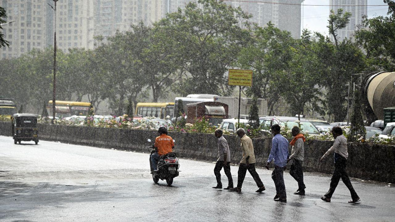 Maharashtra weather update: Rain hits parts of state, thunderstorms grip Mumbai Parts of Navi Mumbai received light rainfall on Monday evening as the India Meteorological Department (IMD) issued a yellow alert. Pic/ Ashish Raje