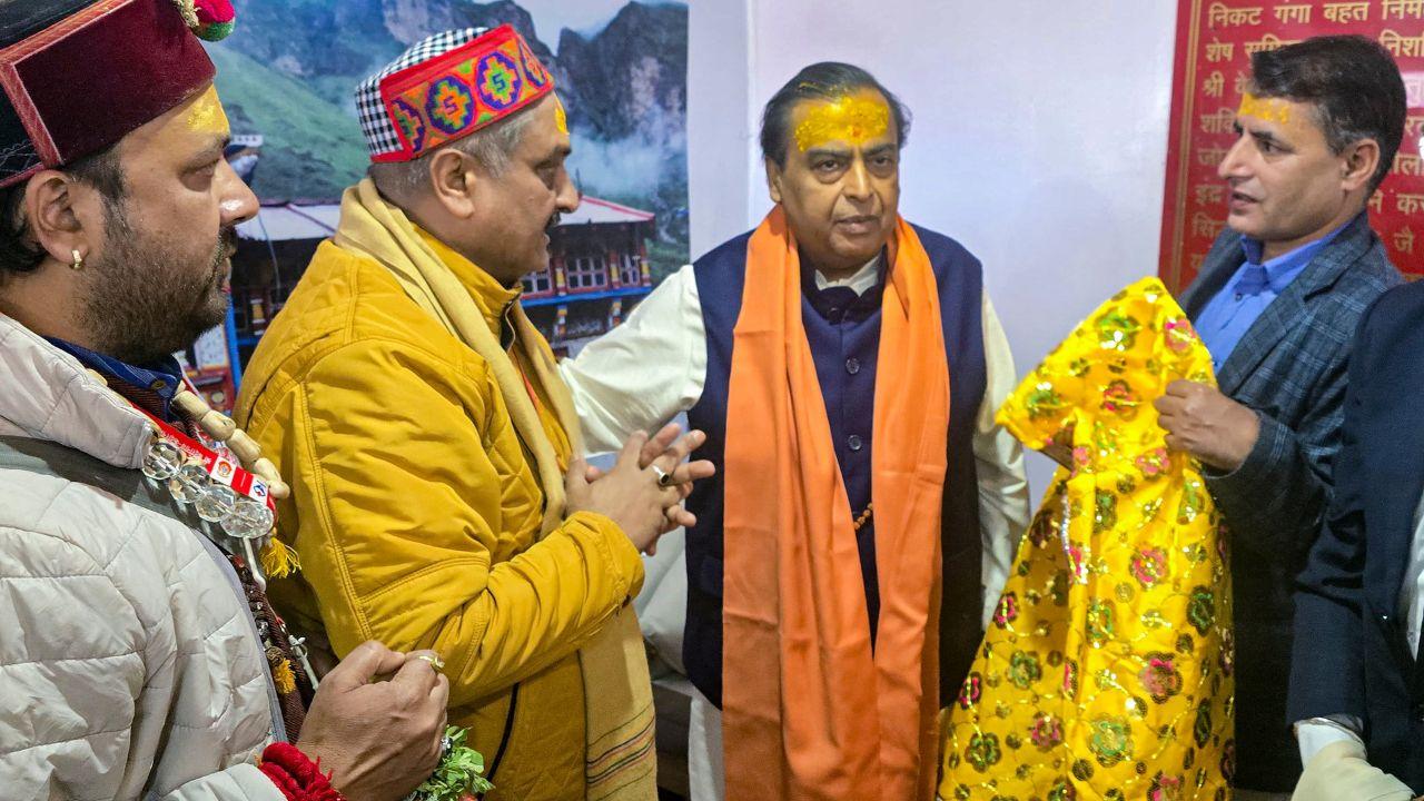 Reliance Chairman Mukesh Ambani visited the Badrinath Temple and performed special rituals. He also donated for pilgrim welfare initiatives Reliance Chairman Mukesh Ambani visited the Badrinath Temple and performed special rituals. He also donated for pilgrim welfare initiatives