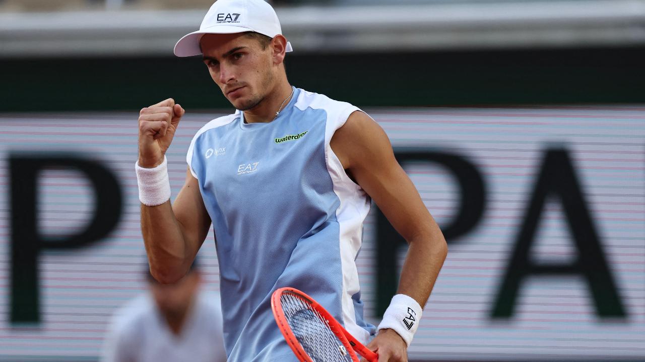Italy now has three men in the quarter-finals, and an all-Italian meeting between Arnaldi and Berrettini is now set to decide one semi-final spot. Italy now has three men in the quarter-finals, and an all-Italian meeting between Arnaldi and Berrettini is now set to decide one semi-final spot.