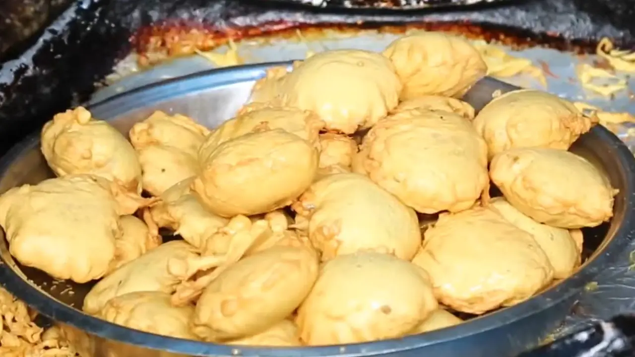 Here's all you need to know about  Ashok Vada Pav in Dadar. Photo Courtesy: File Pics