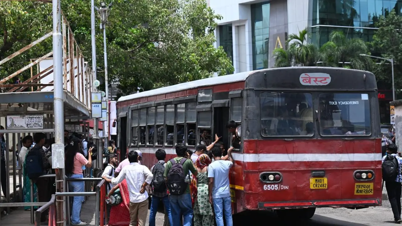 According to official data, 1,436 buses were operational against the scheduled fleet of 2,527 buses. This included 165 of 188 BEST-owned buses and 1,271 of 2,339 wet-leased buses. (PICS/ SATEJ SHINDE)