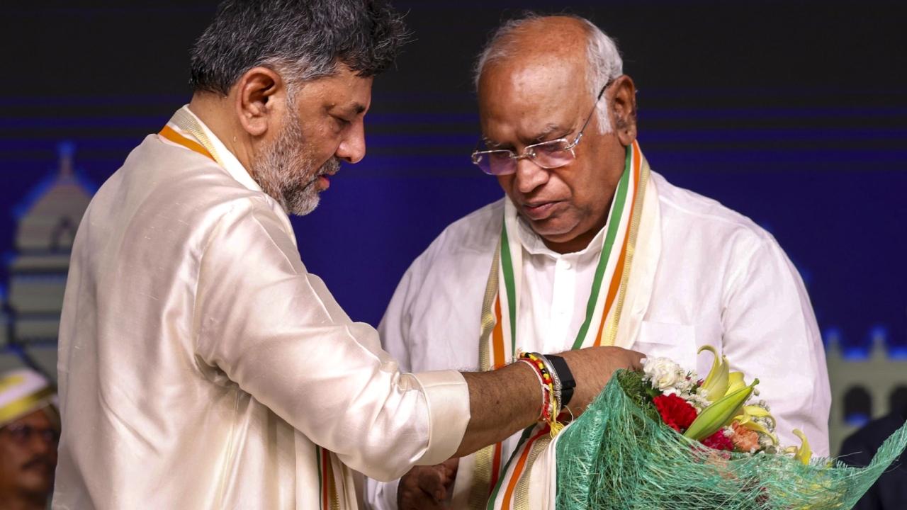 AICC general secretaries K C Venugopal and Randeep Singh Surjewala, CMs of Congress ruled states, several top Congress leaders, dignitaries, and invitees were present at the swearing-in
