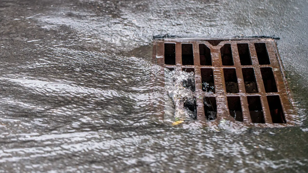 Migrant worker rescued from drain claims magician trapped him inside