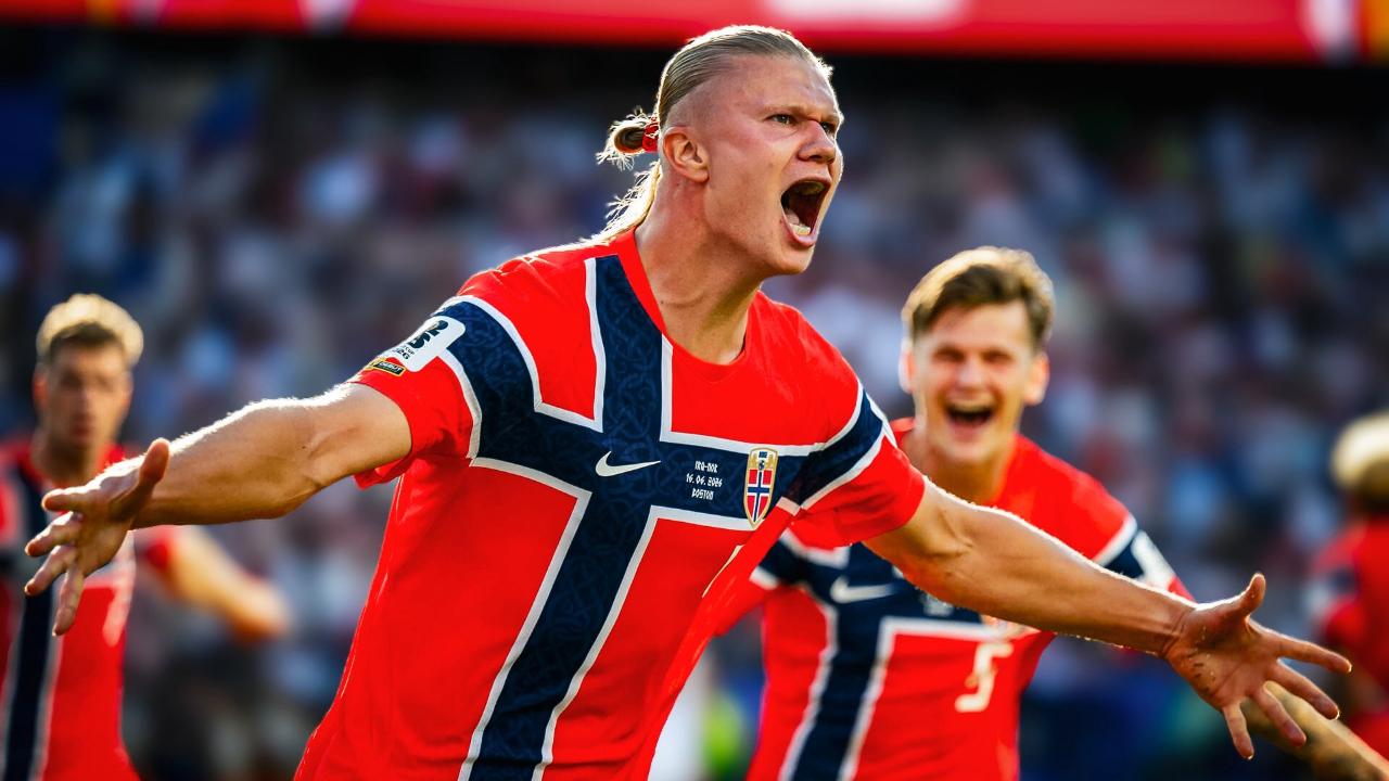 With this, he became the sixth player in the tournament's history to score multiple goals in each of his first two appearances at the global showpiece. Haaland has now joined the likes of Guillermo Stabile of Argentina, who achieved the feat in his first three matches in 1930, Hungary's Sandor Kocsis, who did so in his first four matches in 1954, France's Just Fontaine in 1958, Poland's Grzegorz Lato in 1974, and England captain Harry Kane in 2018 With this, he became the sixth player in the tournament's history to score multiple goals in each of his first two appearances at the global showpiece. Haaland has now joined the likes of Guillermo Stabile of Argentina, who achieved the feat in his first three matches in 1930, Hungary's Sandor Kocsis, who did so in his first four matches in 1954, France's Just Fontaine in 1958, Poland's Grzegorz Lato in 1974, and England captain Harry Kane in 2018