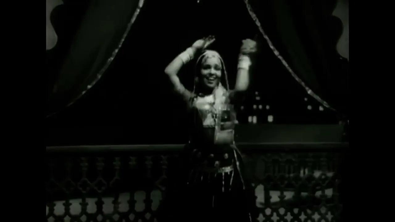 Ghar Aaja Ghir Aaye Badra &ndash; Chhote Nawab (1961)
R.D. Burman&rsquo;s first-ever composed song, feels like an emotional storm indoors while waiting for the literal storm to finally break the humid afternoon heat.