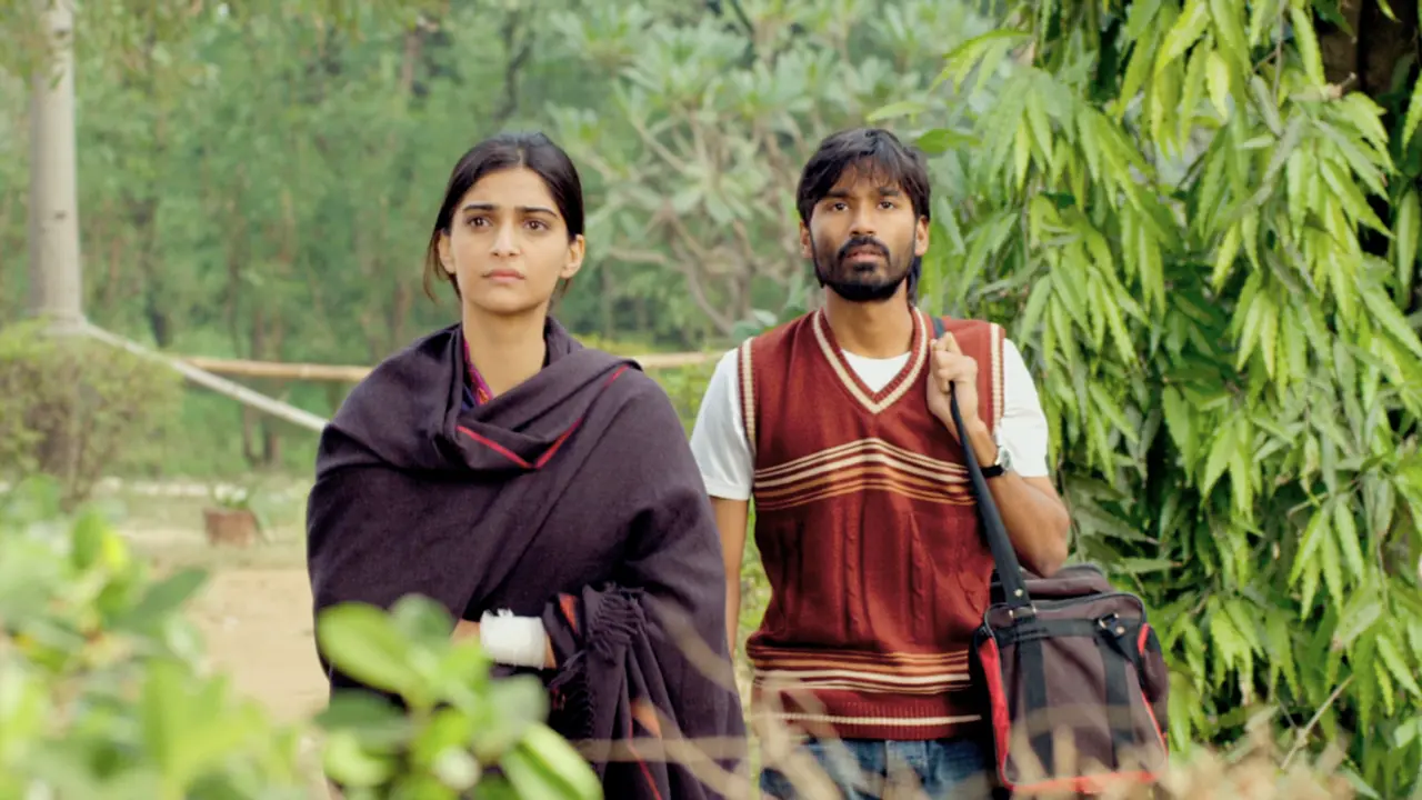 Raanjhanaa
Kundan (Dhanush) repeatedly follows Zoya (Sonam Kapoor) throughout her school and college years despite her lack of interest. His unwanted persistence after rejection is glorified as romantic devotion.