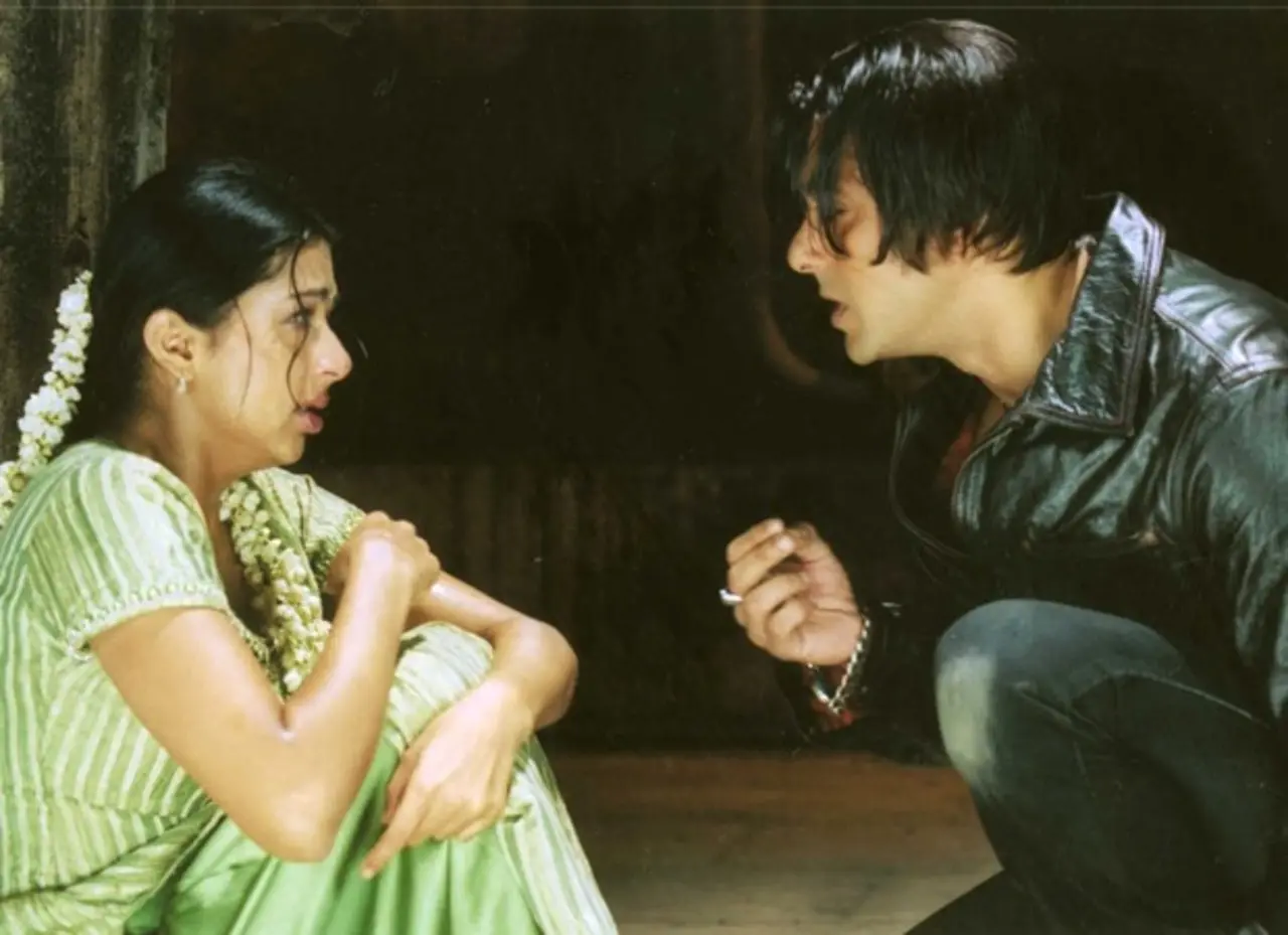 Tere Naam
Radhe (Salman Khan) and his friends repeatedly harass Nirjara (Bhumika Chawla) before she eventually develops feelings for him. Harassment is displayed as courtship.
