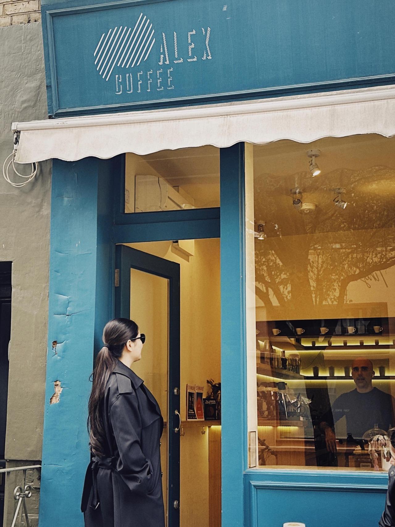 Katrina, dressed in a black jacket and a sunglasses, was seen walking into a coffee shop during their vacation. Katrina, dressed in a black jacket and a sunglasses, was seen walking into a coffee shop during their vacation.