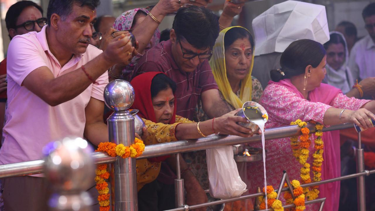 Devotees arrive at the revered Kheer Bhawani Temple in Ganderbal district to participate in the annual mela and offer prayers amid a spiritually charged atmosphere. Photos Courtesy : PTI
