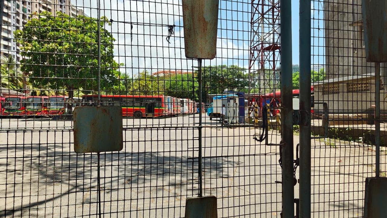 BEST strike leaves Majas depot deserted, commuters face travel woes Passengers faced delays as demand for alternative transport surged during the morning rush hour. Pic/Eshanpriya MS