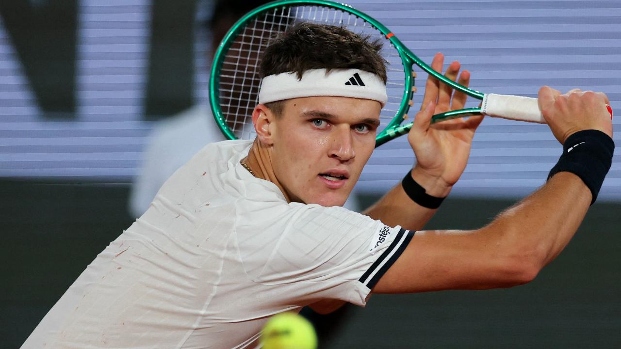 Mensik, who had also come through two five-setters en route to the last eight, maintained his authority throughout the match and defeated Fonseca in straight sets Mensik, who had also come through two five-setters en route to the last eight, maintained his authority throughout the match and defeated Fonseca in straight sets