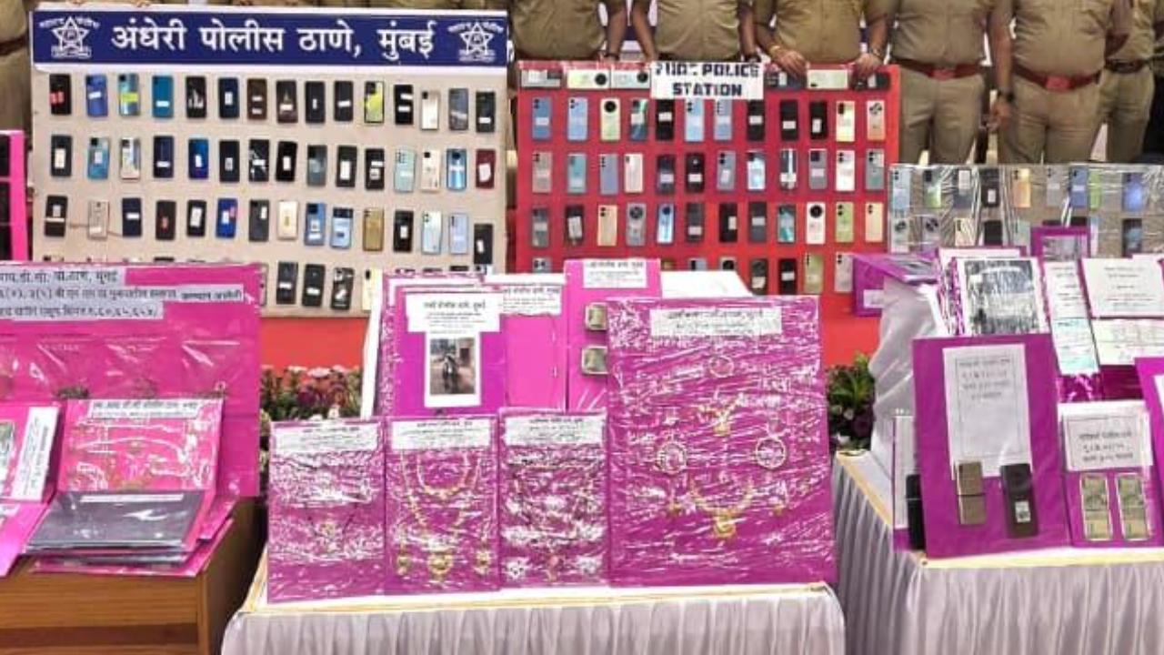 Many complainants expressed happiness after receiving their belongings. They appreciated the efforts of Mumbai Police and thanked officers for recovering the property and returning it to the rightful owners