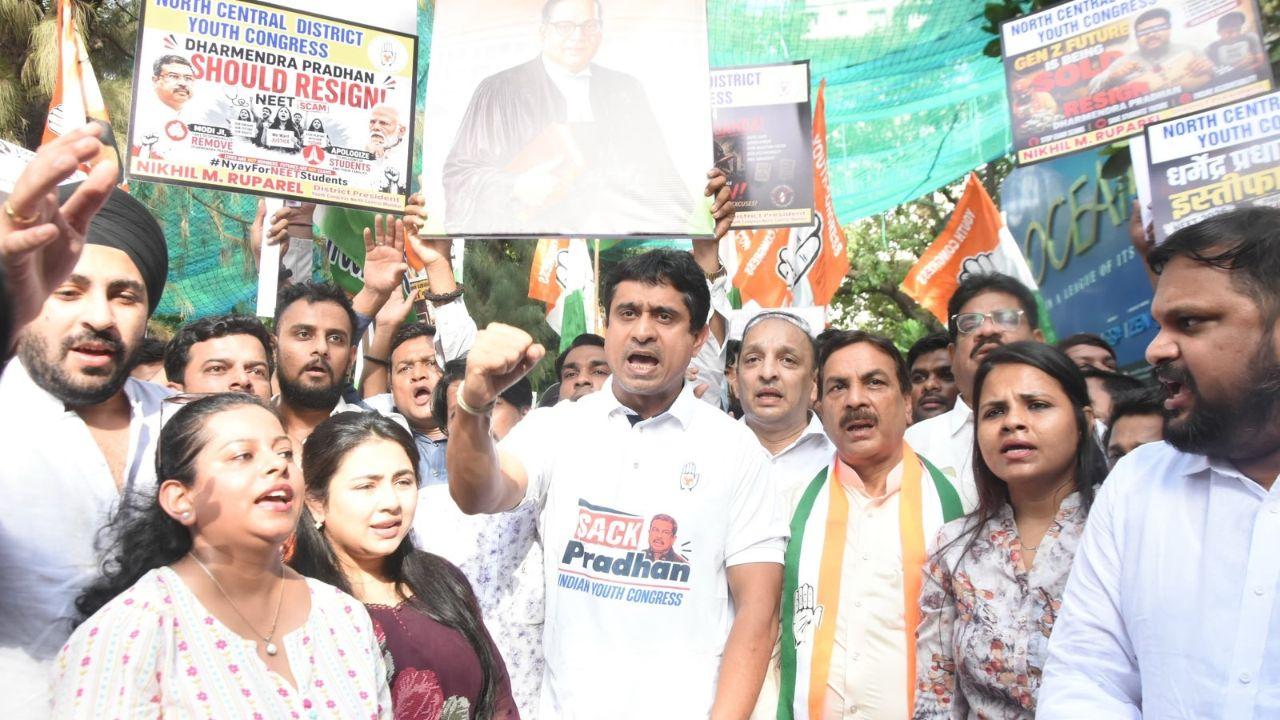 It began from Chaityabhoomi in Dadar and proceeded towards the Chhatrapati Shivaji Maharaj statue at Shivaji Park, but was halted by police midway, with several participants detained It began from Chaityabhoomi in Dadar and proceeded towards the Chhatrapati Shivaji Maharaj statue at Shivaji Park, but was halted by police midway, with several participants detained