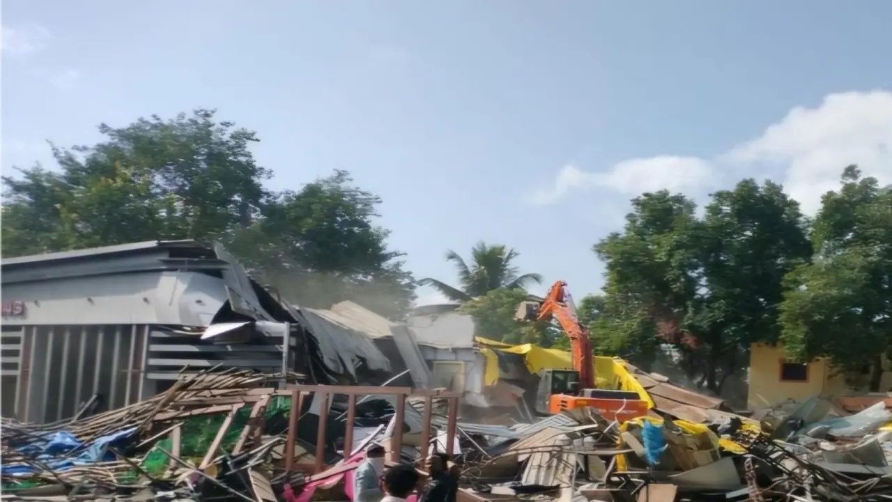 The civic body deployed three JCB machines, one Poklen excavator and 15 labourers for the demolition work. Pic/Special Arrangement