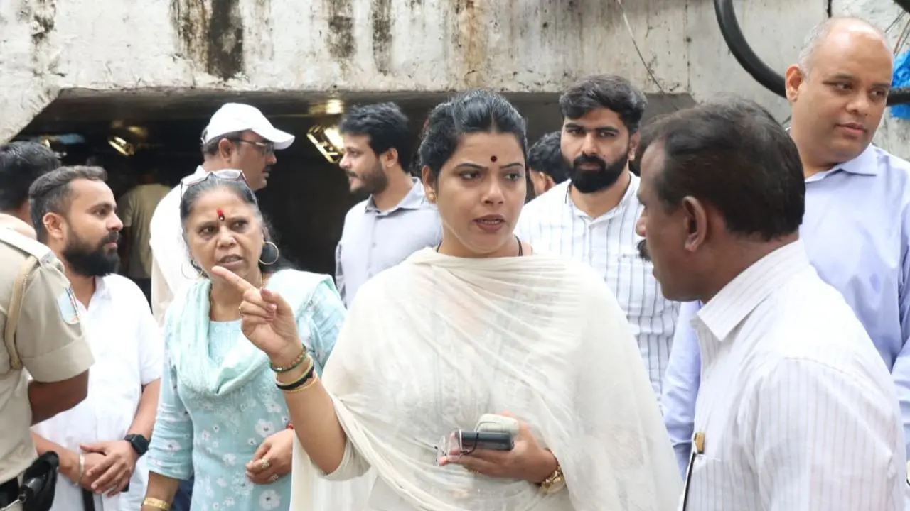 Mumbai Mayor Ritu Tawde at Andheri Subway on Wednesday. PIC/MAYOR'S OFFICE