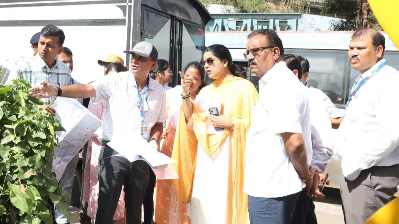 BMC gears up for monsoon; 80 per cent of drain desilting completed, says Mumbai Mayor Ritu Tawde Mumbai Mayor Ritu Tawde said the municipal administration is closely monitoring the quality and pace of work. Pic/BMC