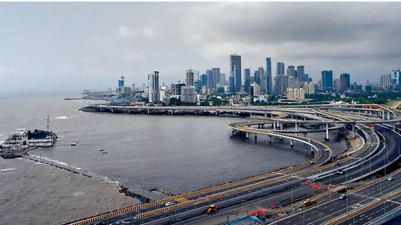 Mumbai weather update: IMD predicts thunderstorms, lightning and gusty winds on June 1 and 2 IMD forecasts rain, lightning and cloudy skies in Mumbai on June 1 (File pic)