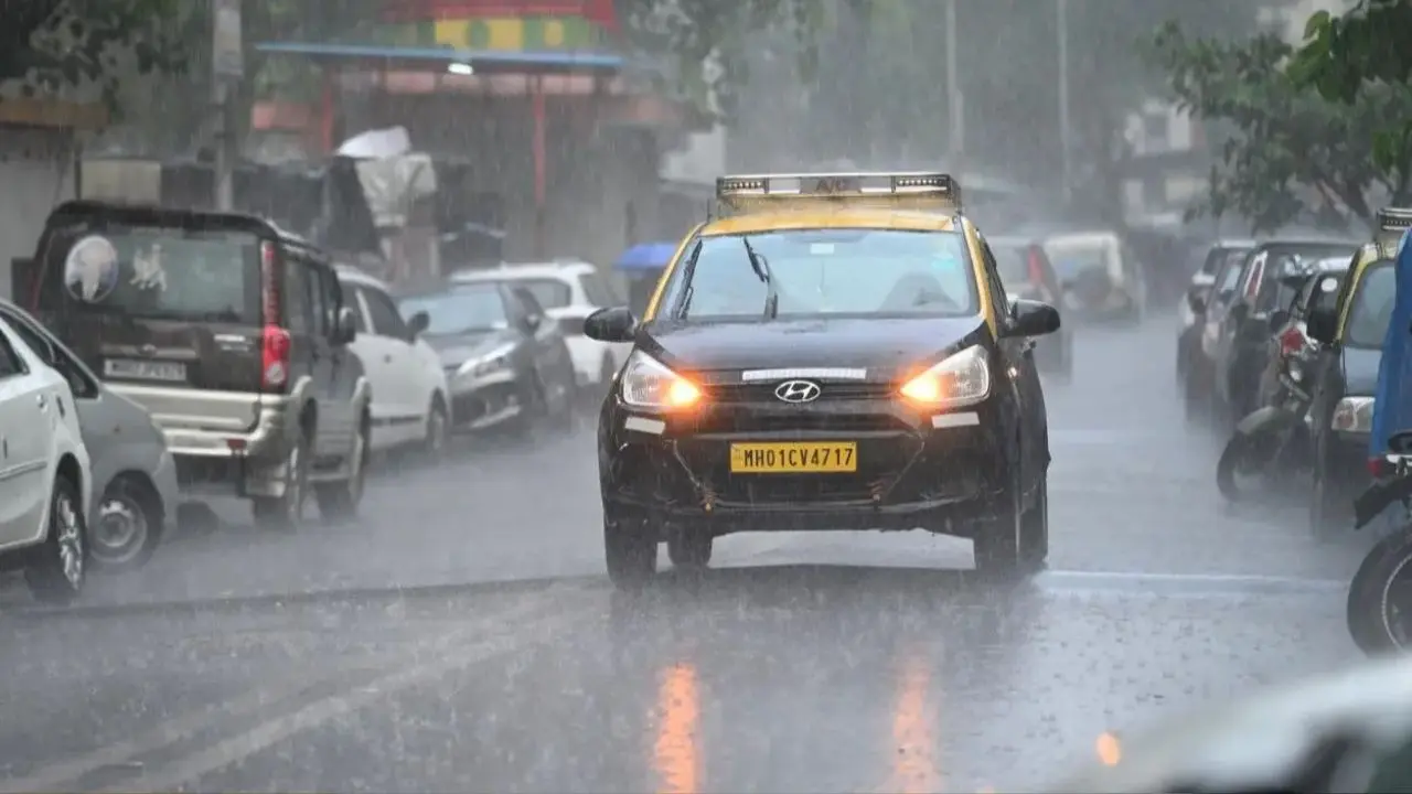 IMD issues yellow alert for Mumbai and surrounding areas for next two days (Pic/Atul Kamble)