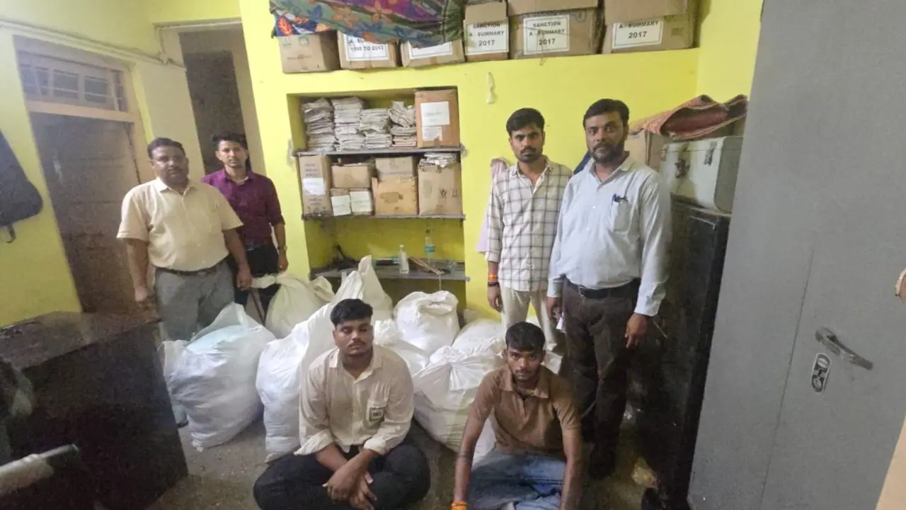 Two booked after WR vigilance team seizes contraband worth Rs 3.25 lakh (Pic/Special arrangement)