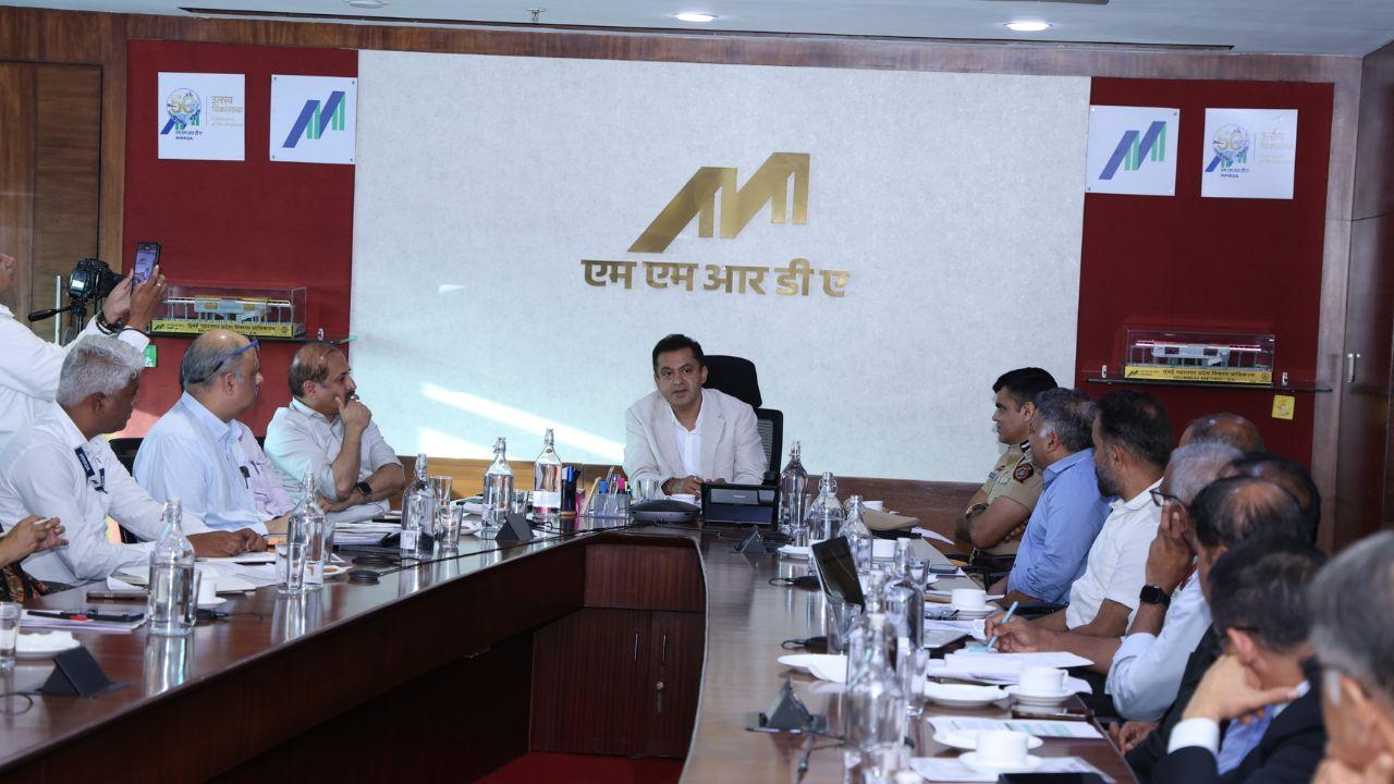 MMRDA launches 'Weekly Public Transport Day' (Pic/Special arrangement)