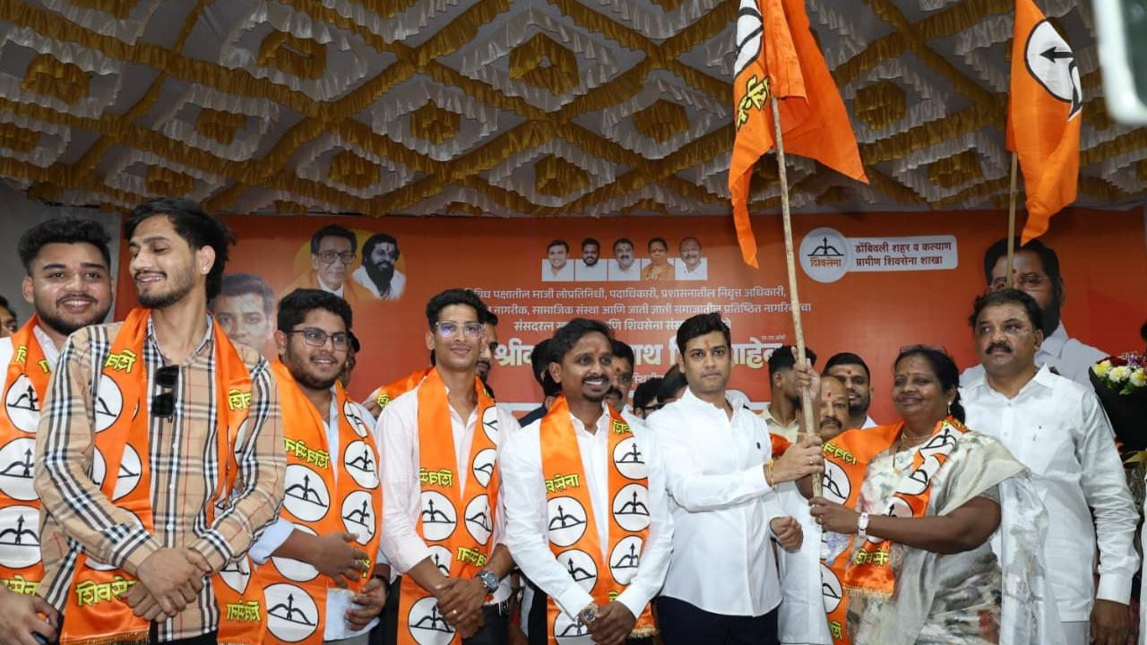 The leaders formally joined the Shiv Sena on Wednesday in the presence of Kalyan Member of Parliament Shrikant Shinde. Pics/X