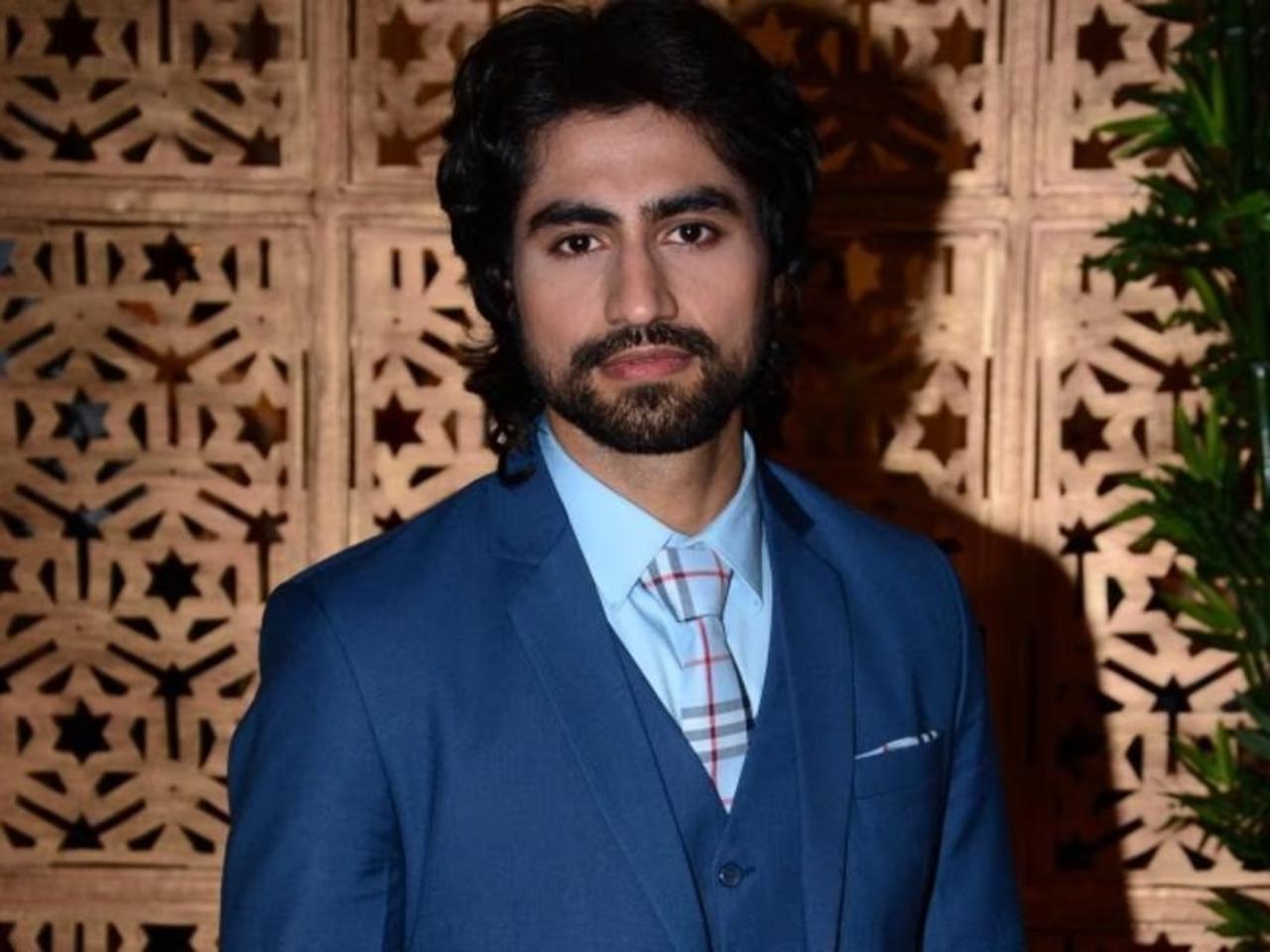 Humsafars (2014–2015)
Character: Sahir Azeem Chaudhary
Harshad portrayed Sahir, a successful businessman burdened by guilt, emotional trauma, and family responsibilities. Initially reserved and emotionally distant, Sahir gradually opens up after meeting Arzoo (Shivya Pathania). The role allowed Harshad to balance intense emotional scenes with subtle romance and remains a fan favourite. Humsafars (2014–2015)
Character: Sahir Azeem Chaudhary
Harshad portrayed Sahir, a successful businessman burdened by guilt, emotional trauma, and family responsibilities. Initially reserved and emotionally distant, Sahir gradually opens up after meeting Arzoo (Shivya Pathania). The role allowed Harshad to balance intense emotional scenes with subtle romance and remains a fan favourite.