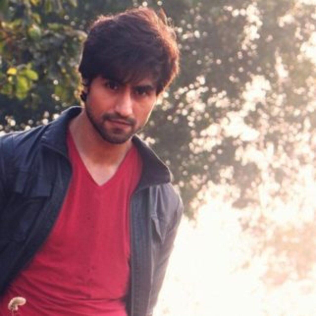 Kis Desh Mein Hai Meraa Dil (2008–2010)
Character: Prem Juneja
This proved to be Harshad's breakthrough role. As Prem Juneja, he played an ideal son, devoted husband, and successful businessman opposite Heer (Aditi Gupta). Prem's sincerity, sacrifice, and unwavering love made him one of Indian television's most beloved romantic heroes. The chemistry between Prem and Heer became iconic, earning the pair a massive fan following and several awards. Kis Desh Mein Hai Meraa Dil (2008–2010)
Character: Prem Juneja
This proved to be Harshad's breakthrough role. As Prem Juneja, he played an ideal son, devoted husband, and successful businessman opposite Heer (Aditi Gupta). Prem's sincerity, sacrifice, and unwavering love made him one of Indian television's most beloved romantic heroes. The chemistry between Prem and Heer became iconic, earning the pair a massive fan following and several awards.