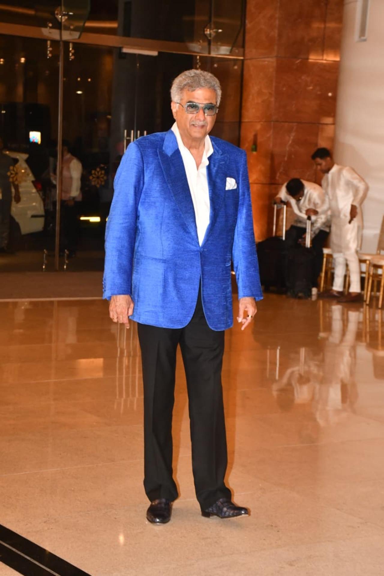 The bold blue blazer, Boney Kapoor makes a fashion statement at the wedding reception&nbsp;