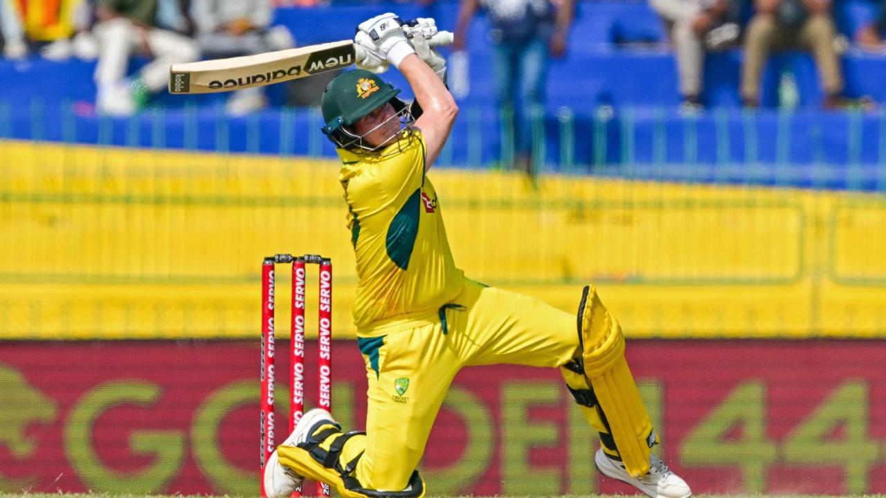 AUS vs ENG T20I 2015
During a T20I match against Australia in 2015, the Englishmen posted a total of 182 runs for the loss of five wickets. Their skipper, Eoin Morgan, had played a knock of 74 runs. Later during the run chase, despite losing the quick wickets of their opening duo, Australia's captain Smith played a glorious knock of 90 runs. His knock came in 53 balls, with the help of seven boundaries and four maximums. However, despite his terrific effort, the Aussies fell short by just five runs of securing the win (Pic: AFP) AUS vs ENG T20I 2015
During a T20I match against Australia in 2015, the Englishmen posted a total of 182 runs for the loss of five wickets. Their skipper, Eoin Morgan, had played a knock of 74 runs. Later during the run chase, despite losing the quick wickets of their opening duo, Australia's captain Smith played a glorious knock of 90 runs. His knock came in 53 balls, with the help of seven boundaries and four maximums. However, despite his terrific effort, the Aussies fell short by just five runs of securing the win (Pic: AFP)