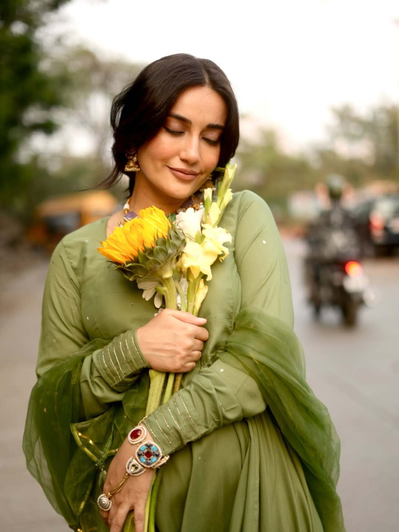Phool for the stunning diva, Surbhi keeps its elegant with her green anarkali