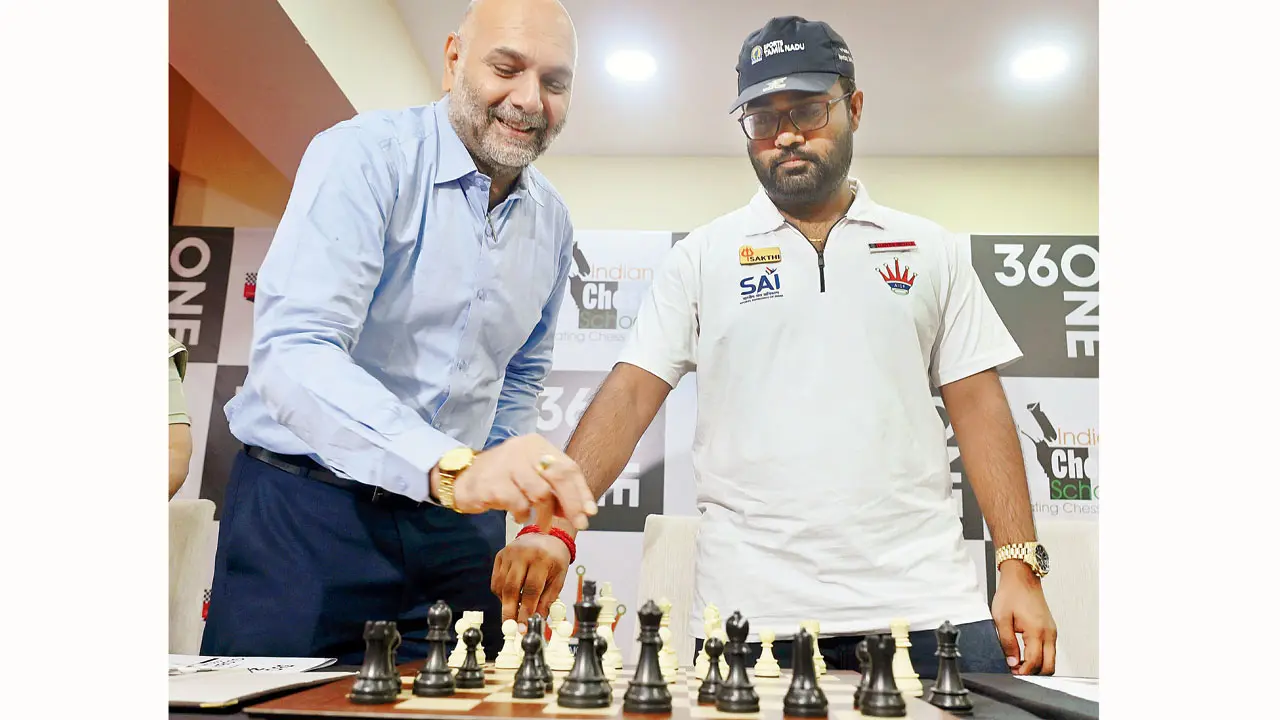 National champ Iniyan top seed as Chess Festival begins today India GM Pravin Thipsay (left) with national champ Iniyan Pa at WTC, Colaba. Pic/Ashish Raje