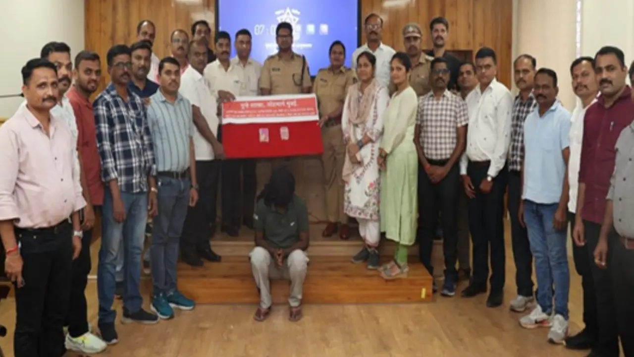 Railways cops crack Rs 1.62 crore train theft case after six-month investigation Following the incident, a theft case was registered at Kalyan Railway Police Station. Pic/GRP