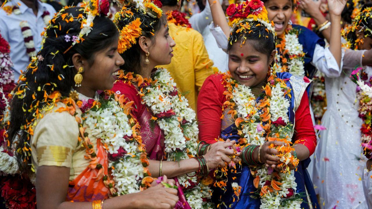 Mothers Day throwback: Alia Bhatt, Kareena Kapoors pregnancy fashion