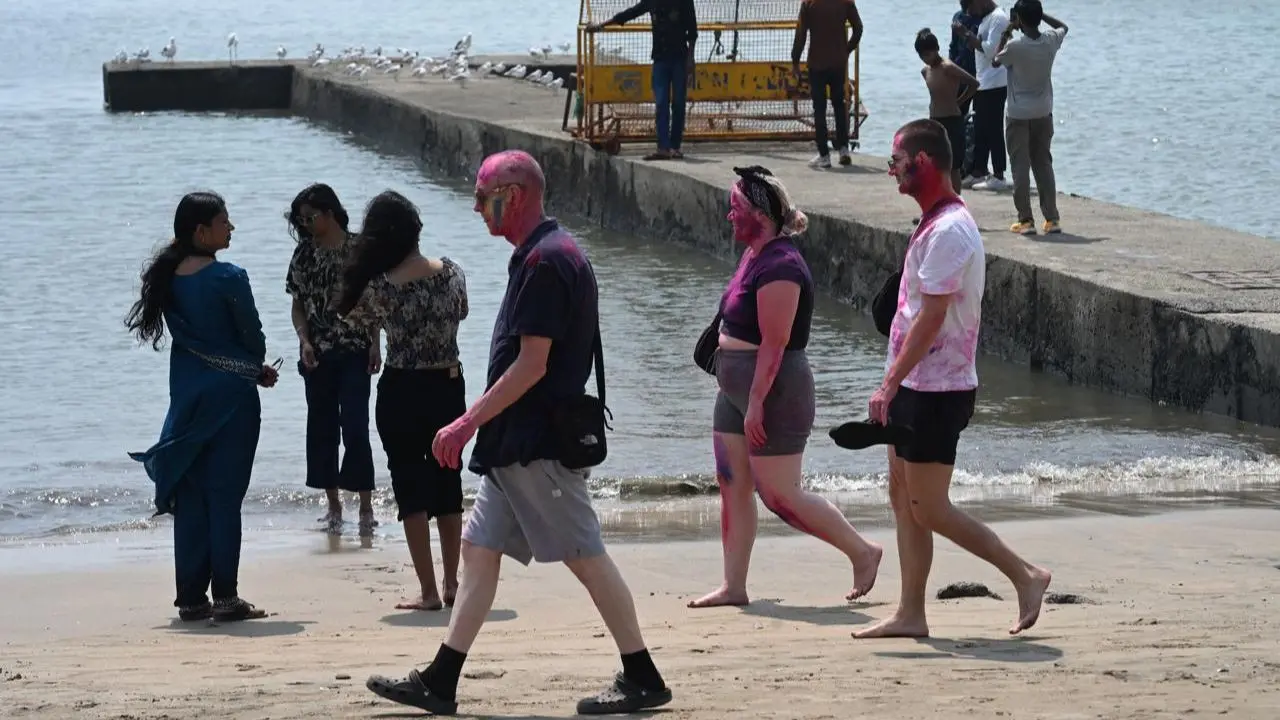 IN PICS: Holi hai! Mumbai paints Chowpatty in holi hues