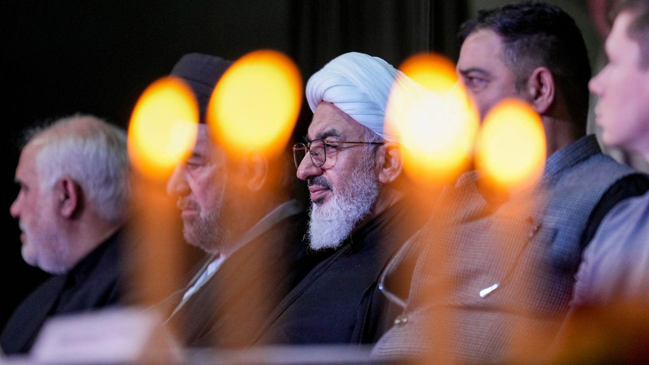 Abdul Majeed Hakeem Ilahi, Special Representative of Iran's Supreme Leader in India, centre, during condolence meeting 