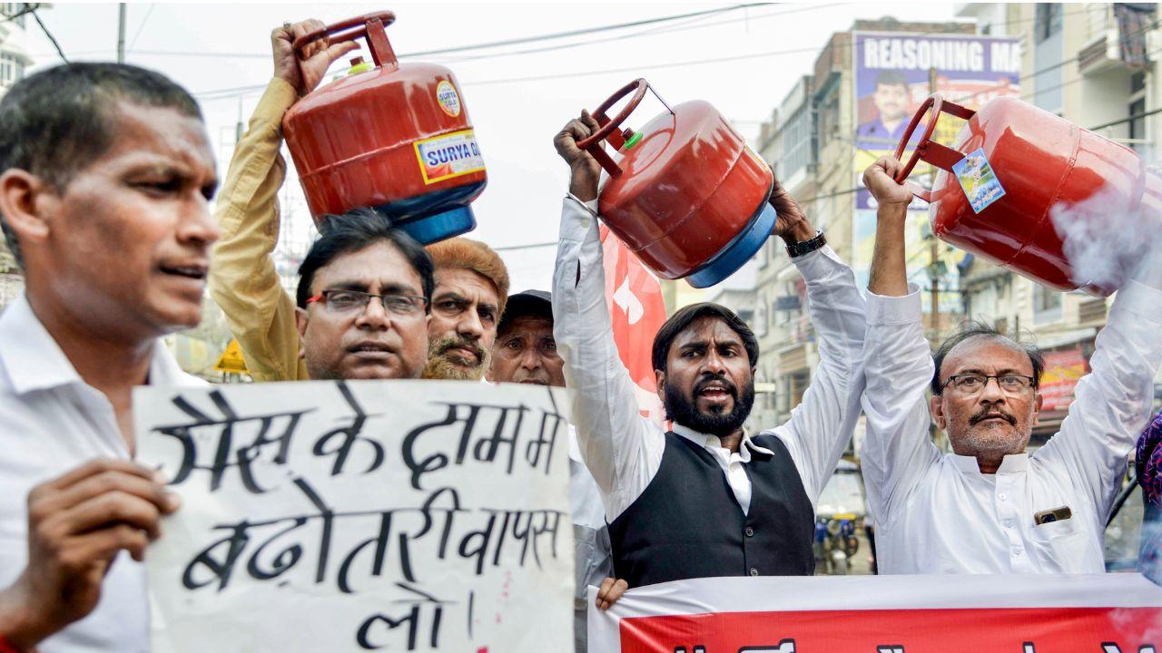 <p>Every year, the Trinamool Congress holds various programmes on International Women`s Day. This time, the increase in LPG cylinder prices in the fallout of the conflict in the Middle East has been the issue of their programme (Pic/PTI)</p>
