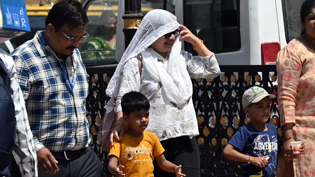 According to the India Meteorological Department (IMD), Mumbai is expected to witness mainly clear skies throughout the day, with temperatures likely to range between 23 degrees Celsius and 34 degC