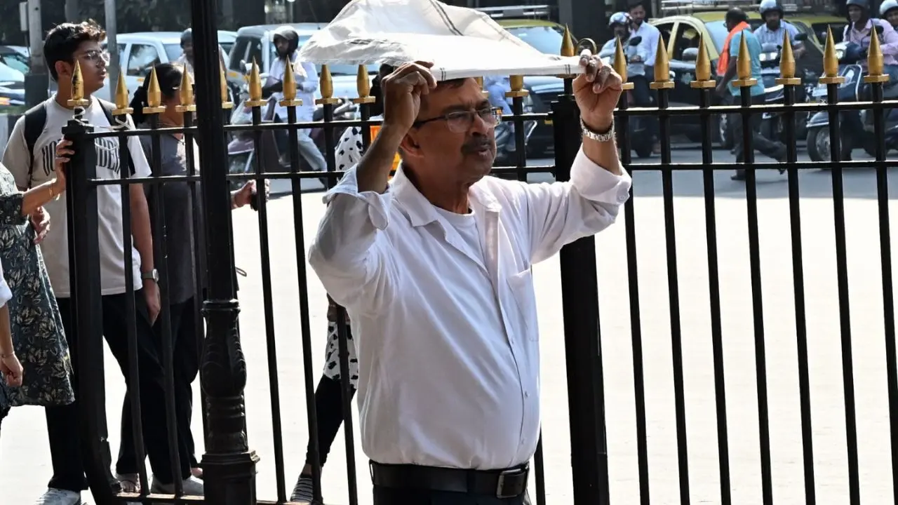 Mumbai on Monday was hit by a severe heatwave as the temperature touched 38.9 degrees Celsius