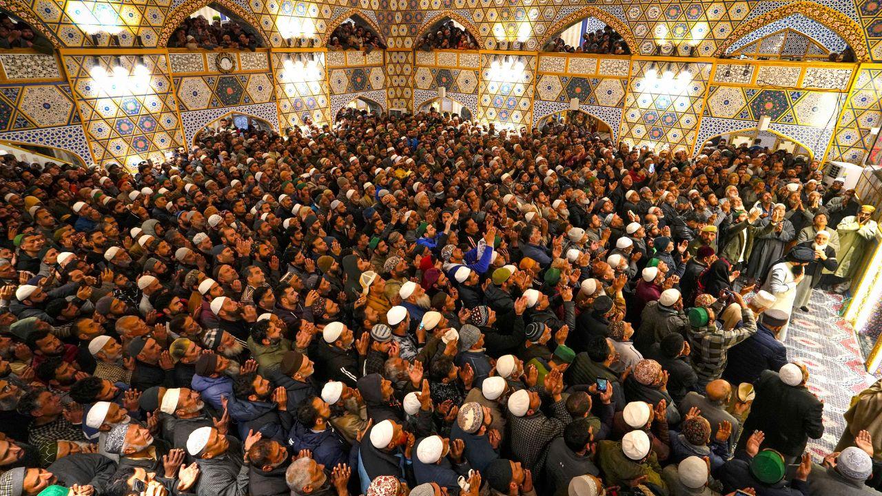 The Hazratbal Shrine, located on the banks of Dal Lake in Srinagar, is one of the most sacred Muslim shrines in South Asia and is home to the holy relic Moi-e-Muqqadas, drawing thousands of devotees every year especially during Ramzan
