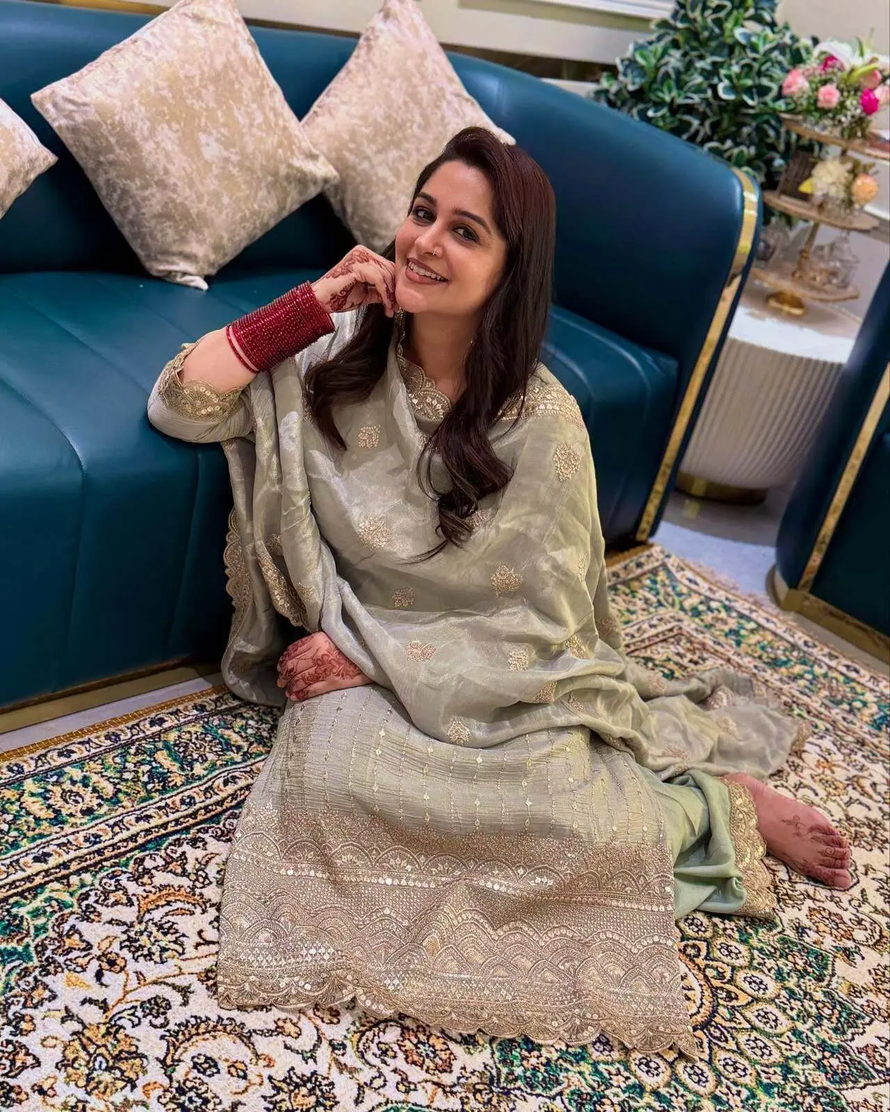 <p>Dipika Kakar looks radiant in a mint green suit adorned with intricate golden work, paired with a heavy, beautifully draped dupatta. Its elegant and ornate design makes it ideal for special occasions like Eid prayers, traditional lunch or dinner with loved ones.</p> <p>Dipika Kakar looks radiant in a mint green suit adorned with intricate golden work, paired with a heavy, beautifully draped dupatta. Its elegant and ornate design makes it ideal for special occasions like Eid prayers, traditional lunch or dinner with loved ones.</p>